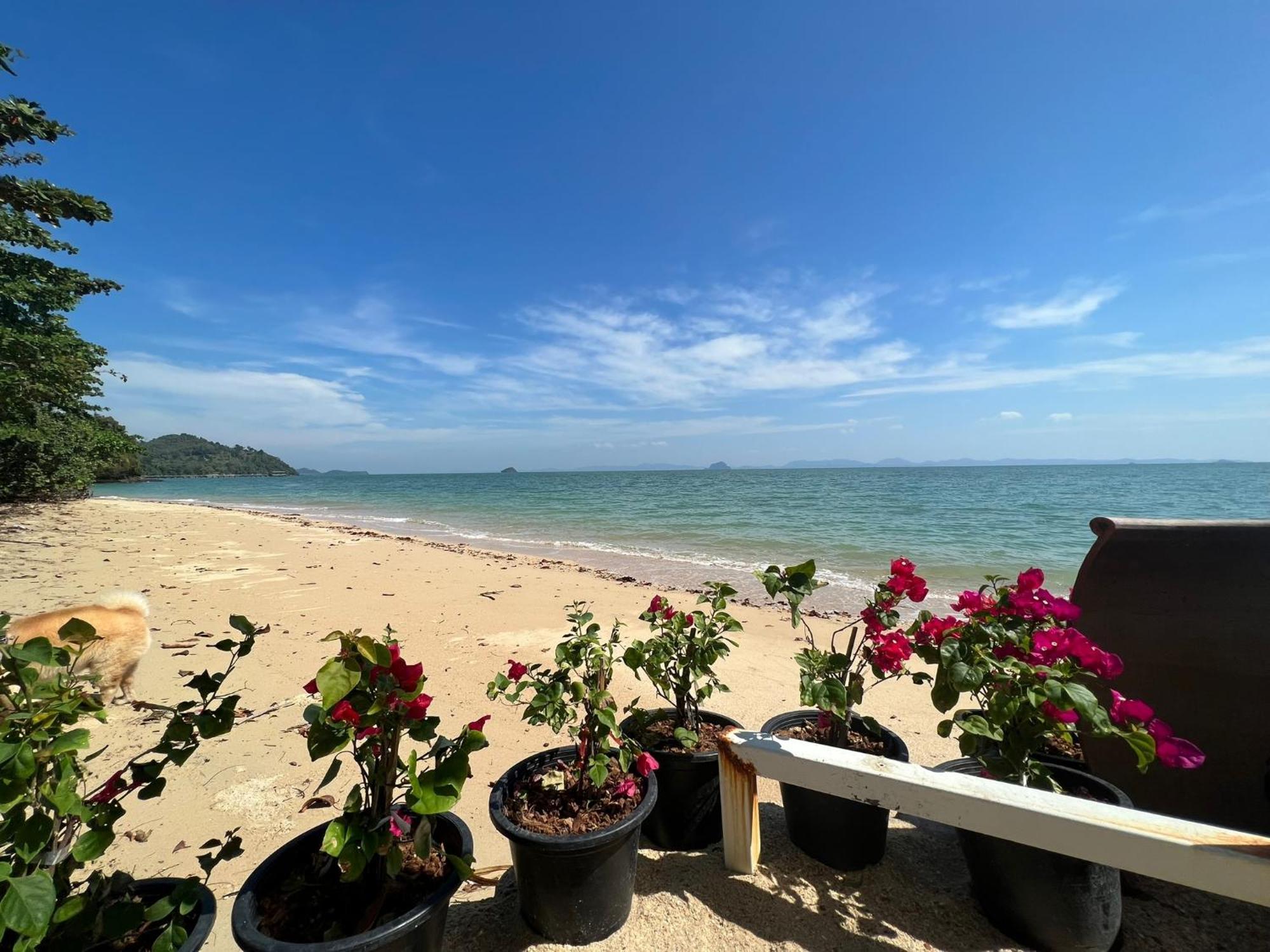 The Nchantra Beachfront Tempat peranginan Phuket