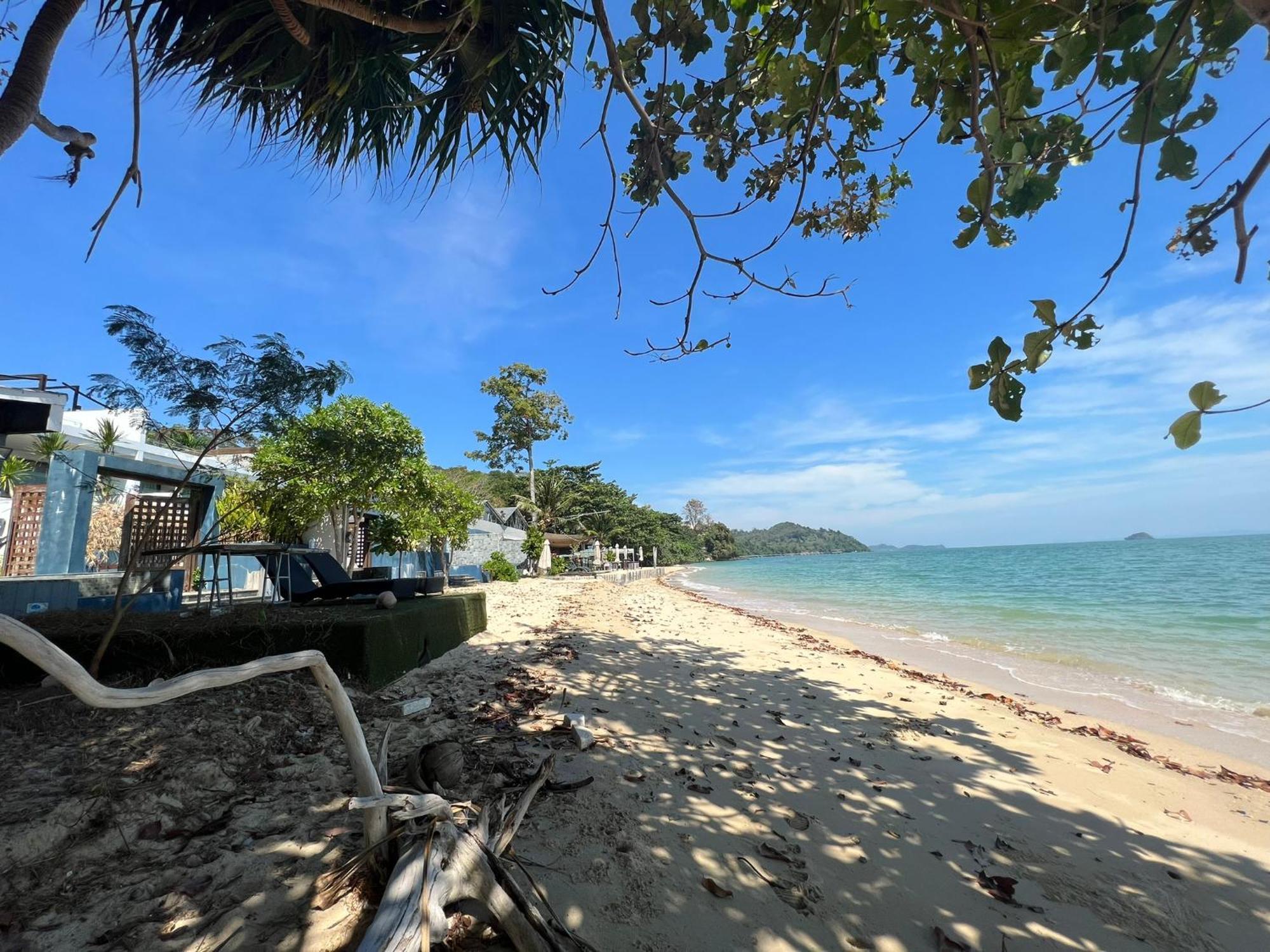 The Nchantra Beachfront Tempat peranginan Phuket