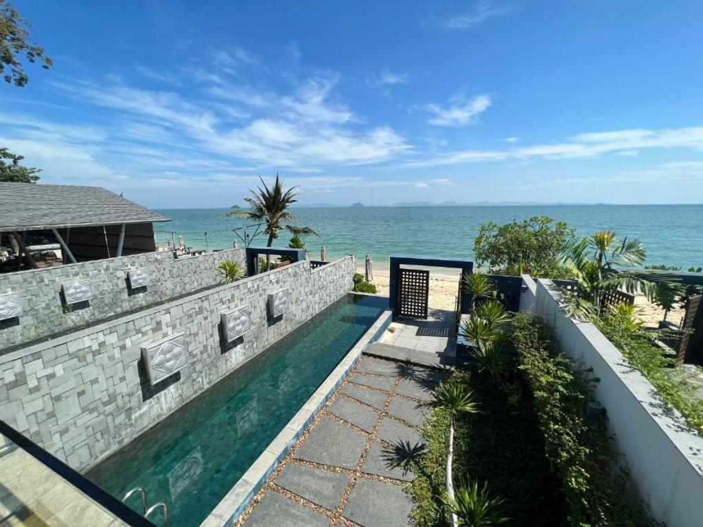 The Nchantra Beachfront Tempat peranginan Phuket